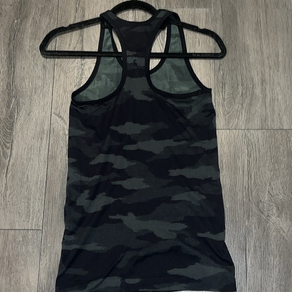 Athleta Momentum Seamless Camo Racerback Tank Size XS - Picture 6 of 9
